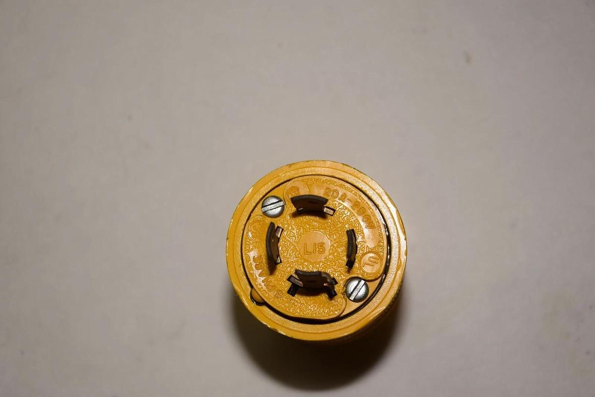 GE GENERAL ELECTRIC L15 20A 250V 3 PHASE LOCKING PLUG NEW