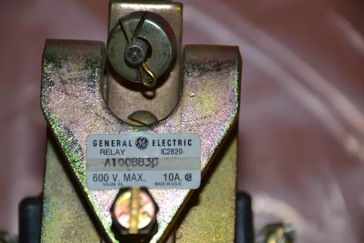Used GENERAL ELECTRIC GE RELAY IC2820-A100BB3G 1C2820 A100BB3G IC2820A100BB3G