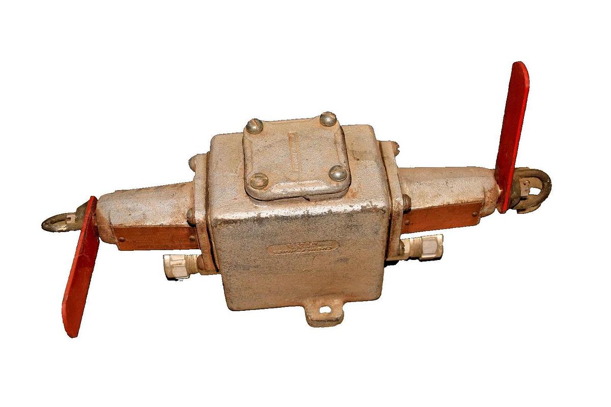 Used CROUSE HINDS AFUR-1 SIGNAL SWITCH WITH ENCLOSURE