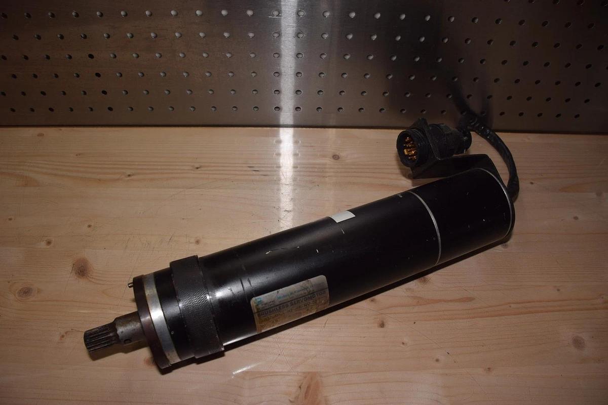 Used PACIFIC SCIENTIFIC R37SMNA-R2-NS-NV-02 8.7A 1.9Ohms BRUSHLESS SERVO MOTOR