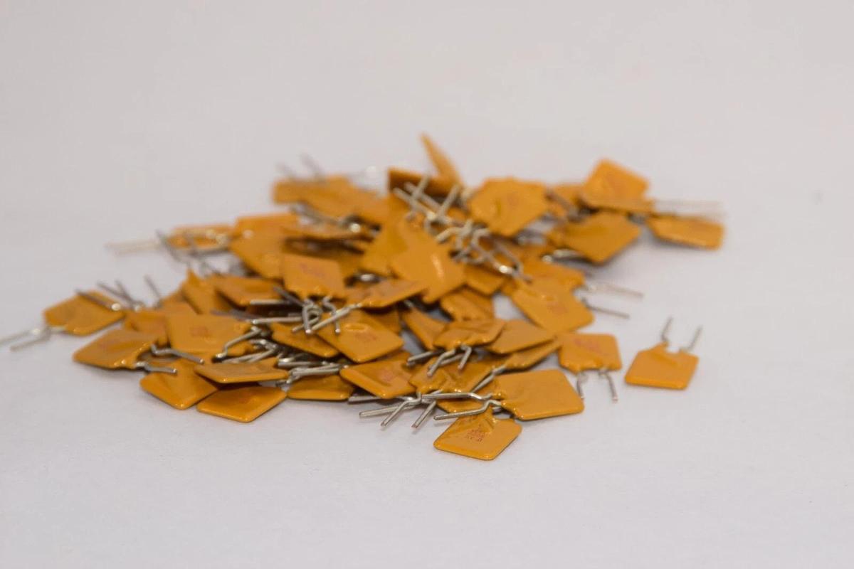 (NEW - Lot of 77) LITTELFUSE 30R300 30 300U Resettable Fuse