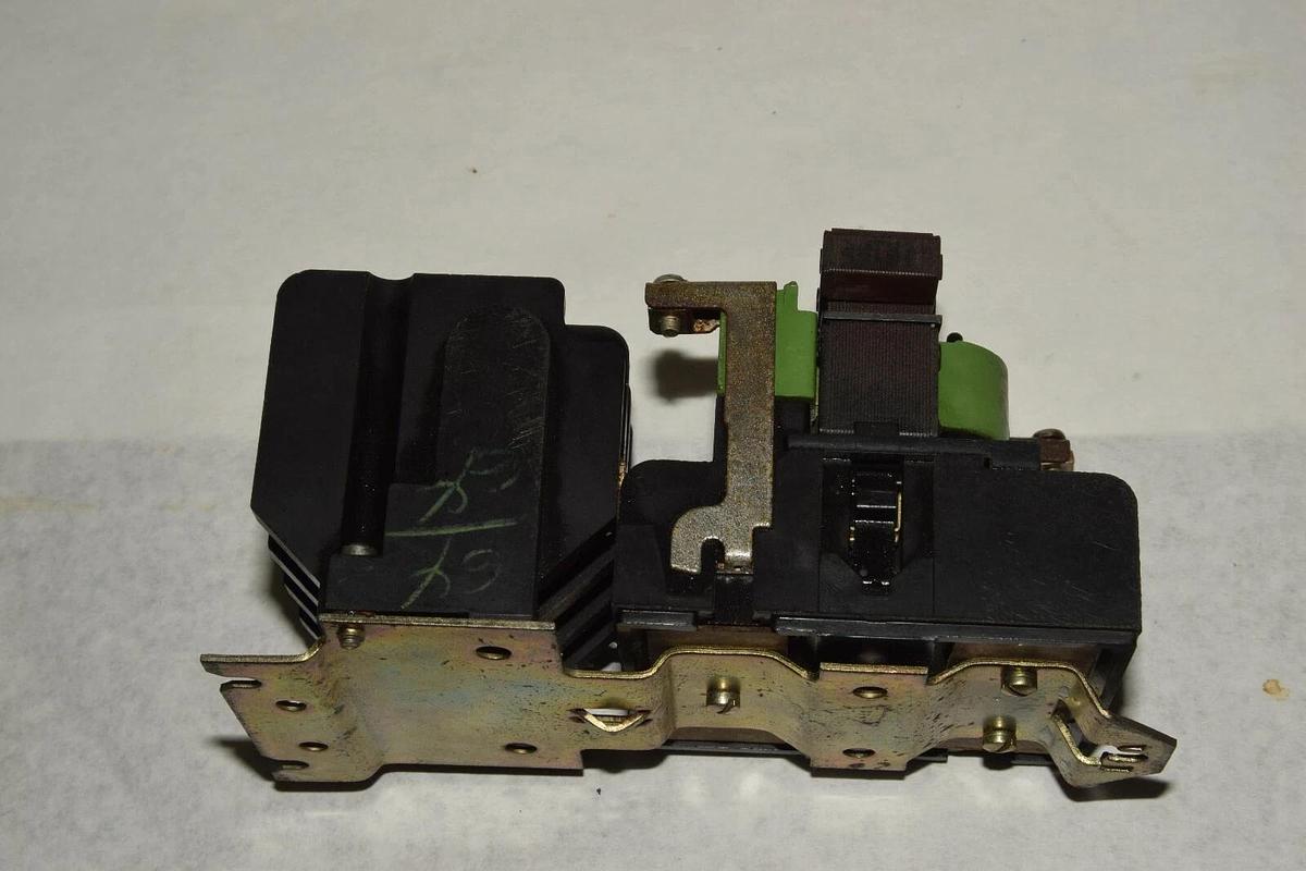 Used GENERAL ELECTRIC Starter CR205C000AAH Size Sz 1 600Vac 120V coil 30A