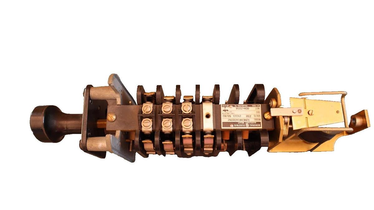 Used GE General Electric Lockout Auxiliary Relay 12HE61A303X2 230V