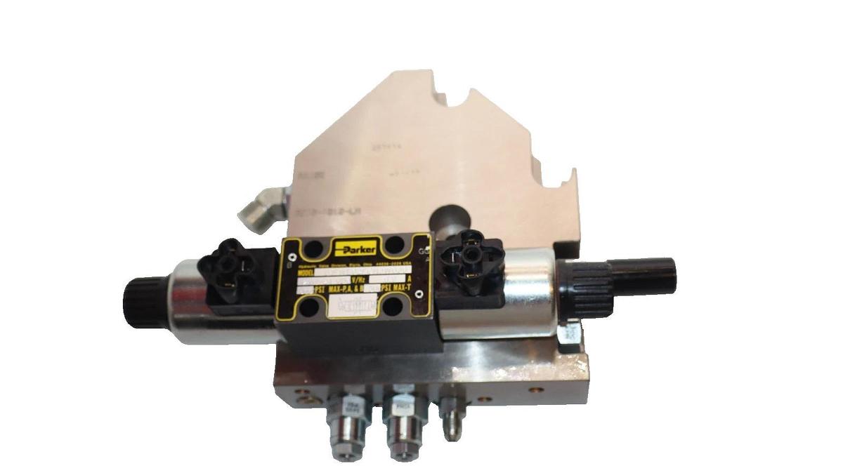 Parker Hyd Directional Control Valve D1FWE02FCNJW030 W/Daman Manifold D28350 NEW