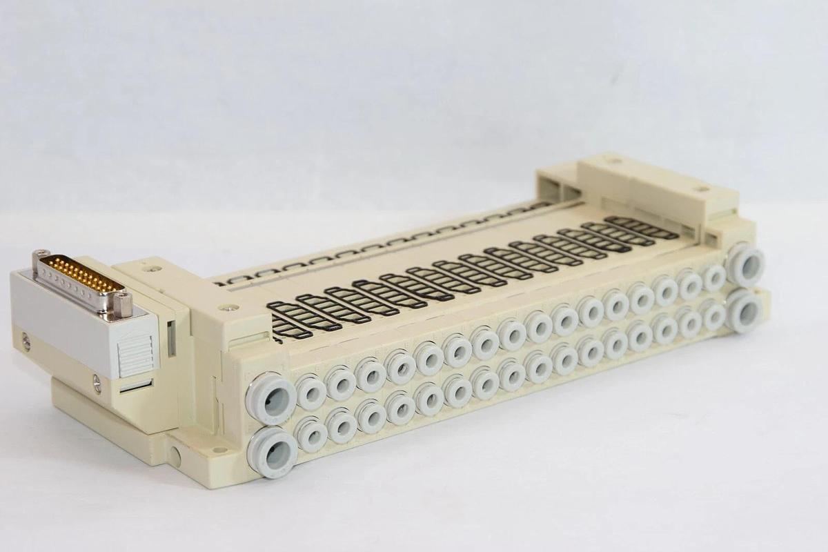 (NEW) SMC SS5V1-J2O001 , SS5V1J2O001 Manifold