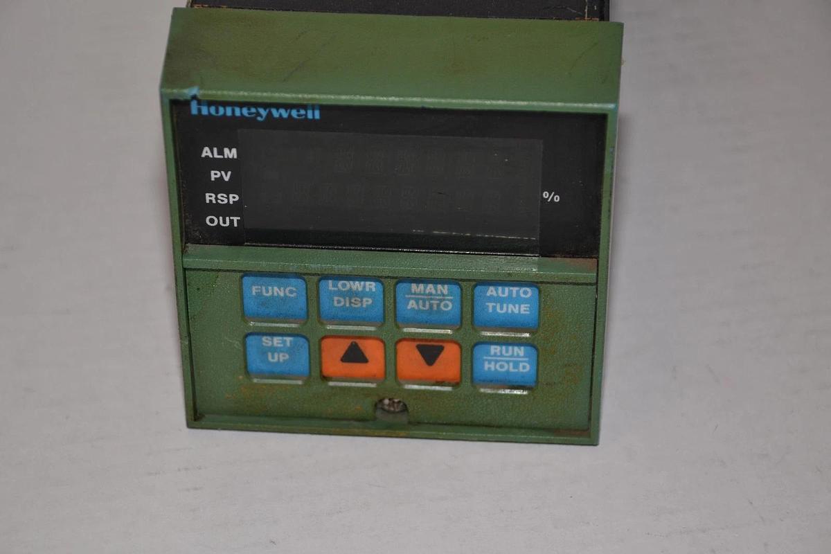 Used Honeywell Temperature Controller YDC3002-0-22A-1-DIN-0111,  51-51-25-07, DC3002-