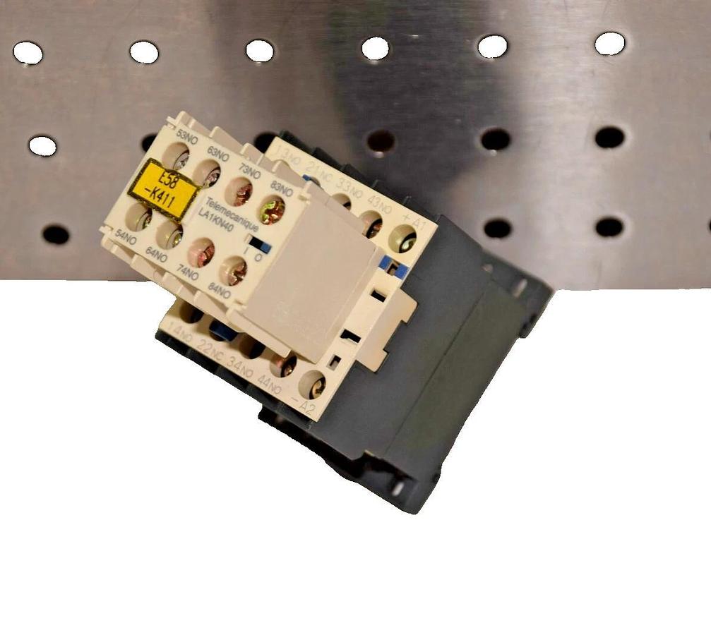 Used SQUARE D TELEMECANIQUE Contactor CA3KN31BD CA3KN 31BD 10A 690V 8kV  W/ LA1KN40