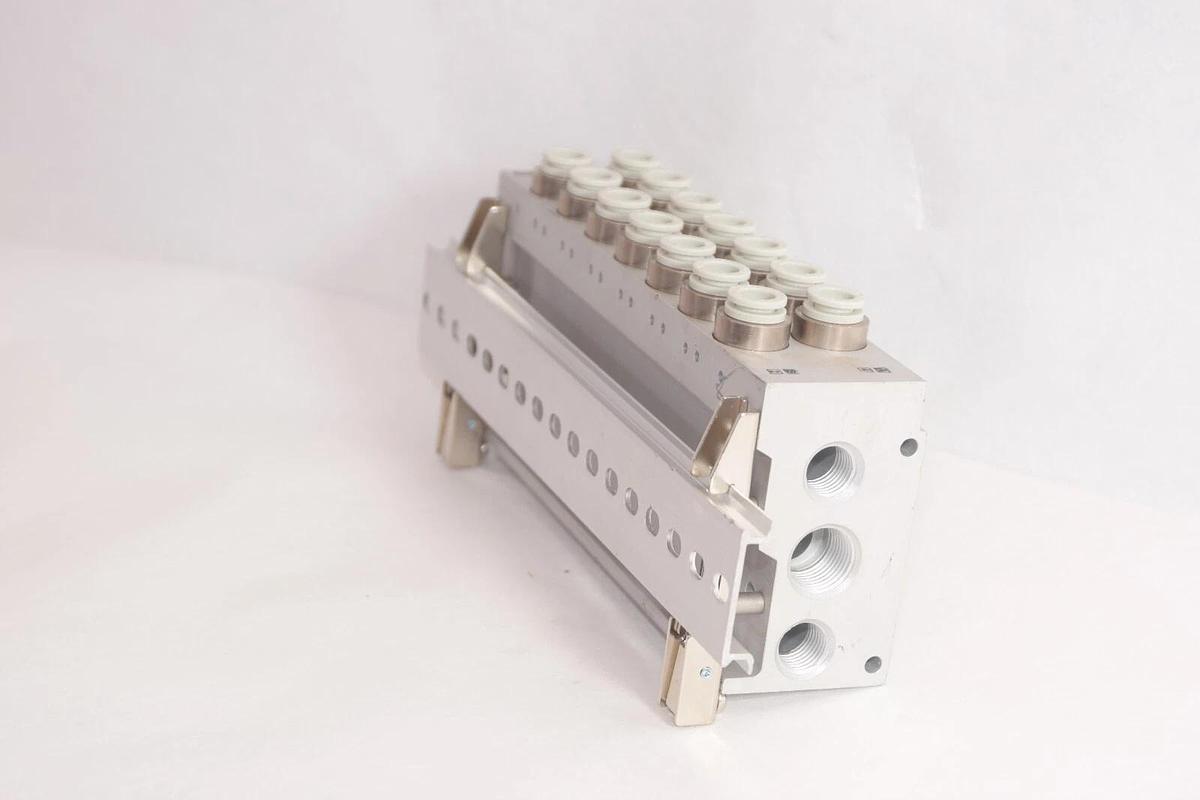 (NEW) SMC VV5QZ35-07C8-D VV5QZ3507C8D VV5QZ35 07C8 D Manifold