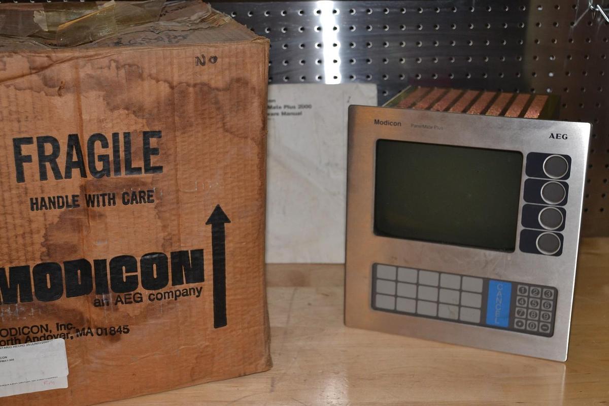 Modicon AEG PanelMate Plus MM-PMA1-305 MMPMA1305 MM-PMA1-30S 110/230v NEW