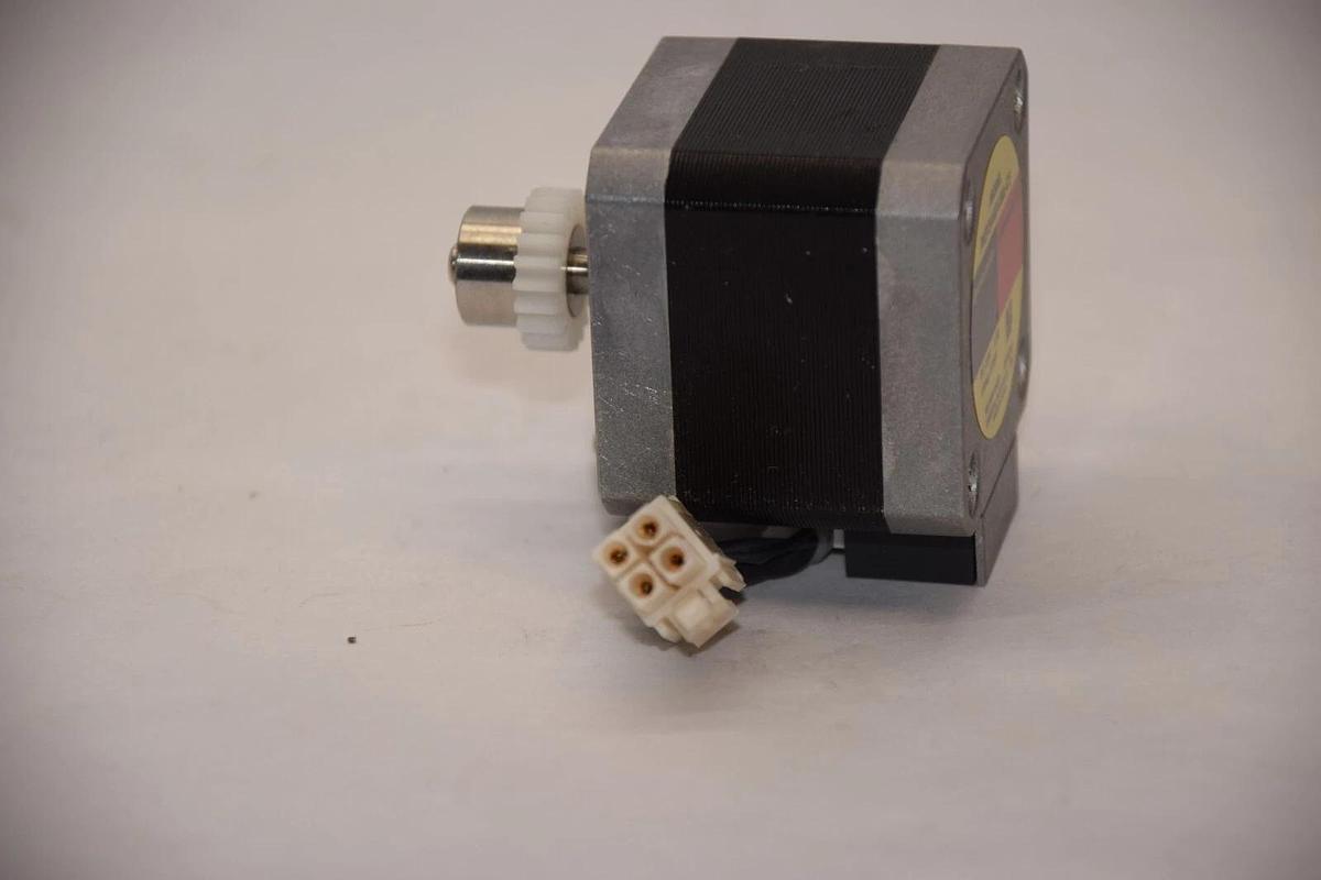 Used ORIENTAL MOTOR PKP244D15A-C5 3.9Vdc 1.5A 1.8deg step Stepping Motor