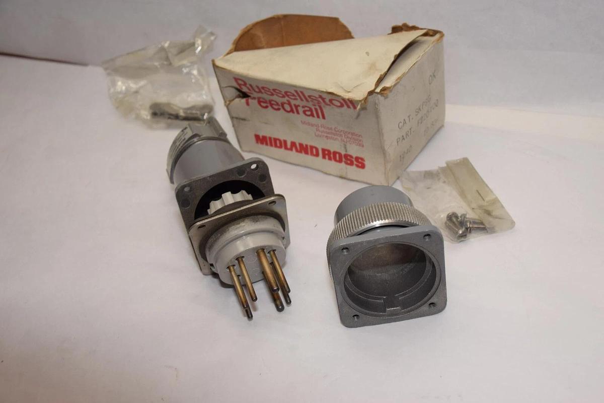 (NEW) RUSSELLSTOLL SKP8G , F22040Q 20Amp 600Vac 250Vdc EverLok Plug