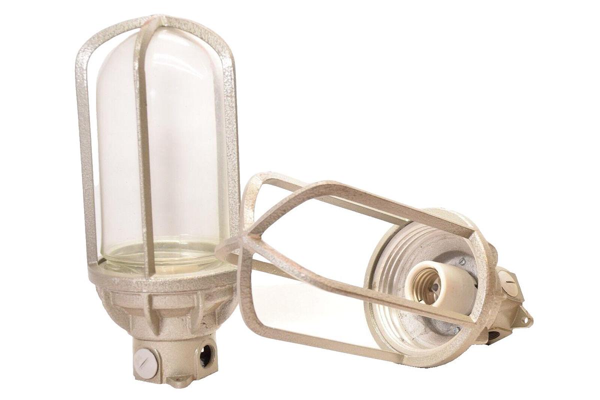 Used (NEW - Lot of 2) GE GENERAL ELECTRIC Y-15 , Y15 , 3017111 REM Light Fixture