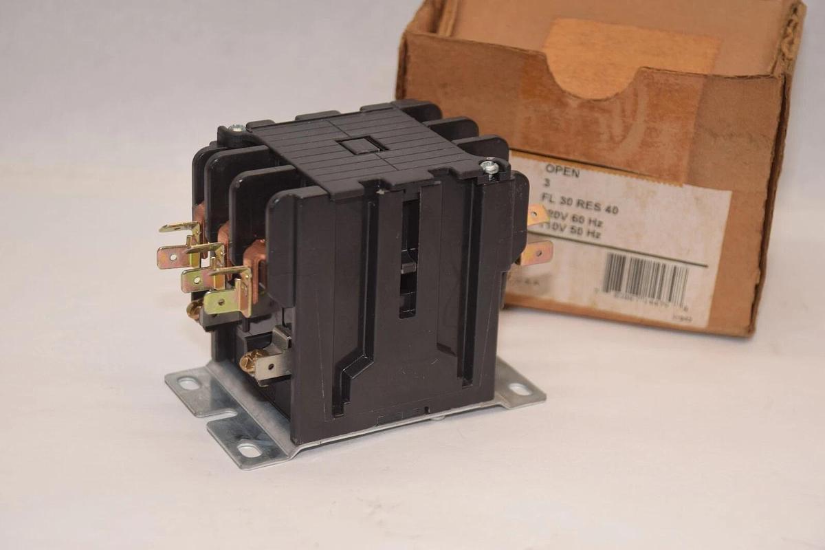 (NEW) OMEGA ENGINEERING INC. MC2-3-40-120 , MC2340120 Contactor