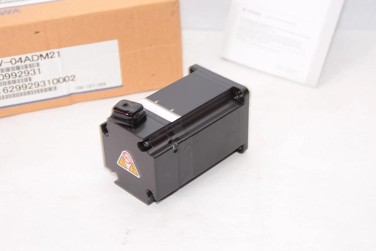 (NEW) YASKAWA SGMJV-04ADM21 2.7A 400W 3PH Servo Motor