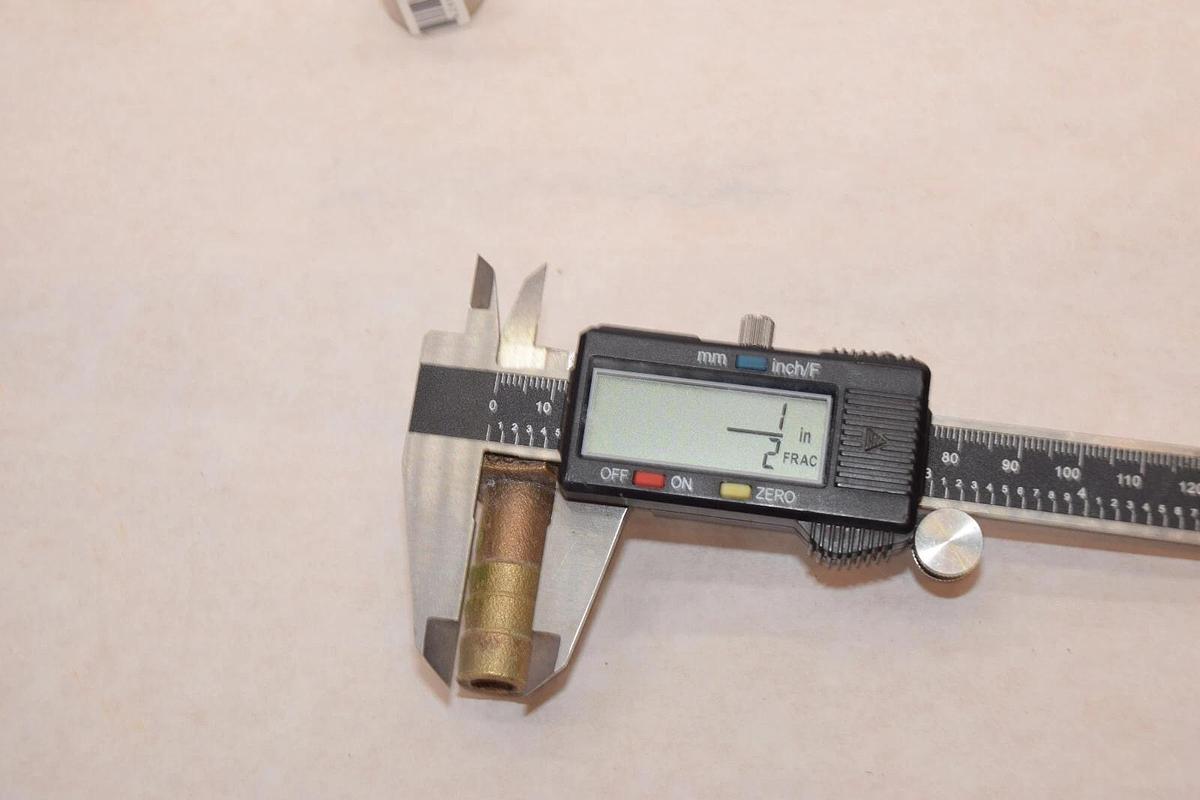 (NEW) GRACO PTH-500 , PTH500 1/2" NPT , 1/2" Barb , 5/16" isd Barb Fitting