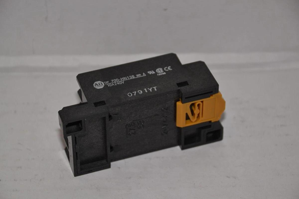 (Lot of 2) ALLEN BRADLEY 11-Blade Socket 700-HN138 Ser A 10a 240v NEW