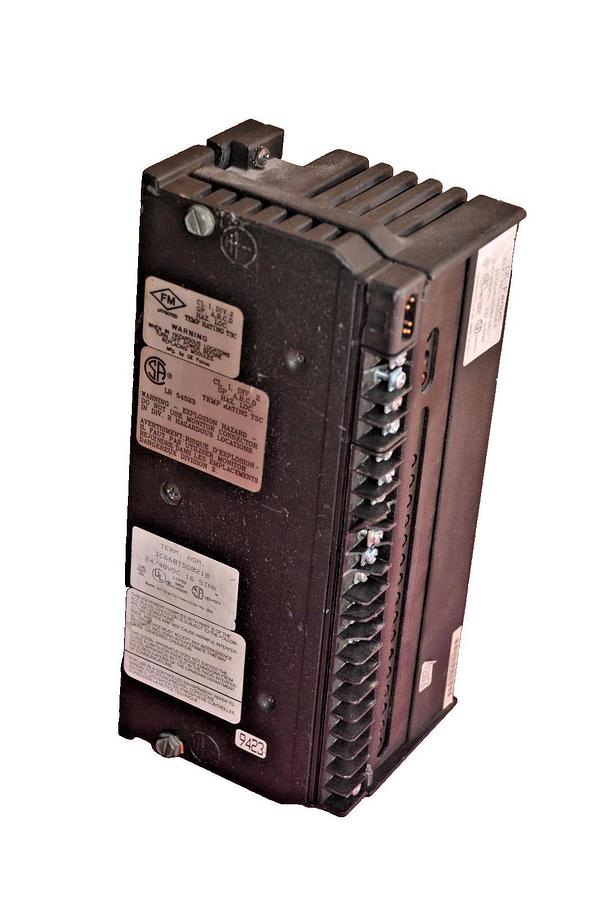 Used General Electric GE Fanuc Electric Module 24/48v 16PT IC660EBD021E IC660TSD021B