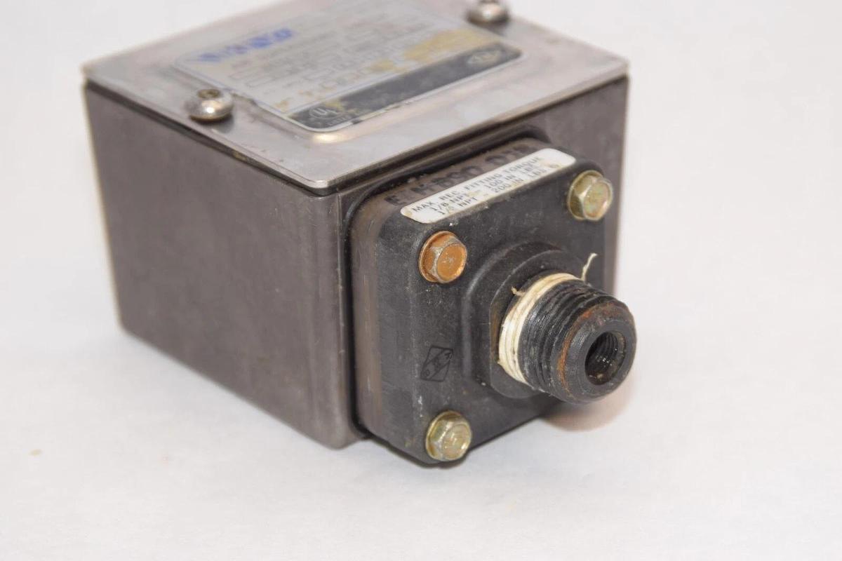 Used VIKING A-1 04702-A 3-90psi .207-6.21Bar Air Supervisory Switch
