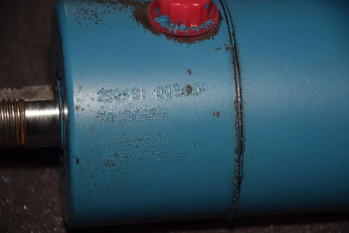 VICKERS Cylinder  TA10EABA, TA10EA5A,  2.5 X 750X4, 2.5X.750X4  NOS