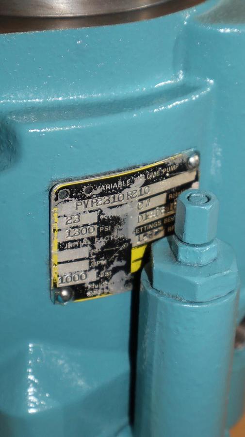 Parker Variable Volume Piston Pump PVP2310R210 1300psi max 23cm (NOS)