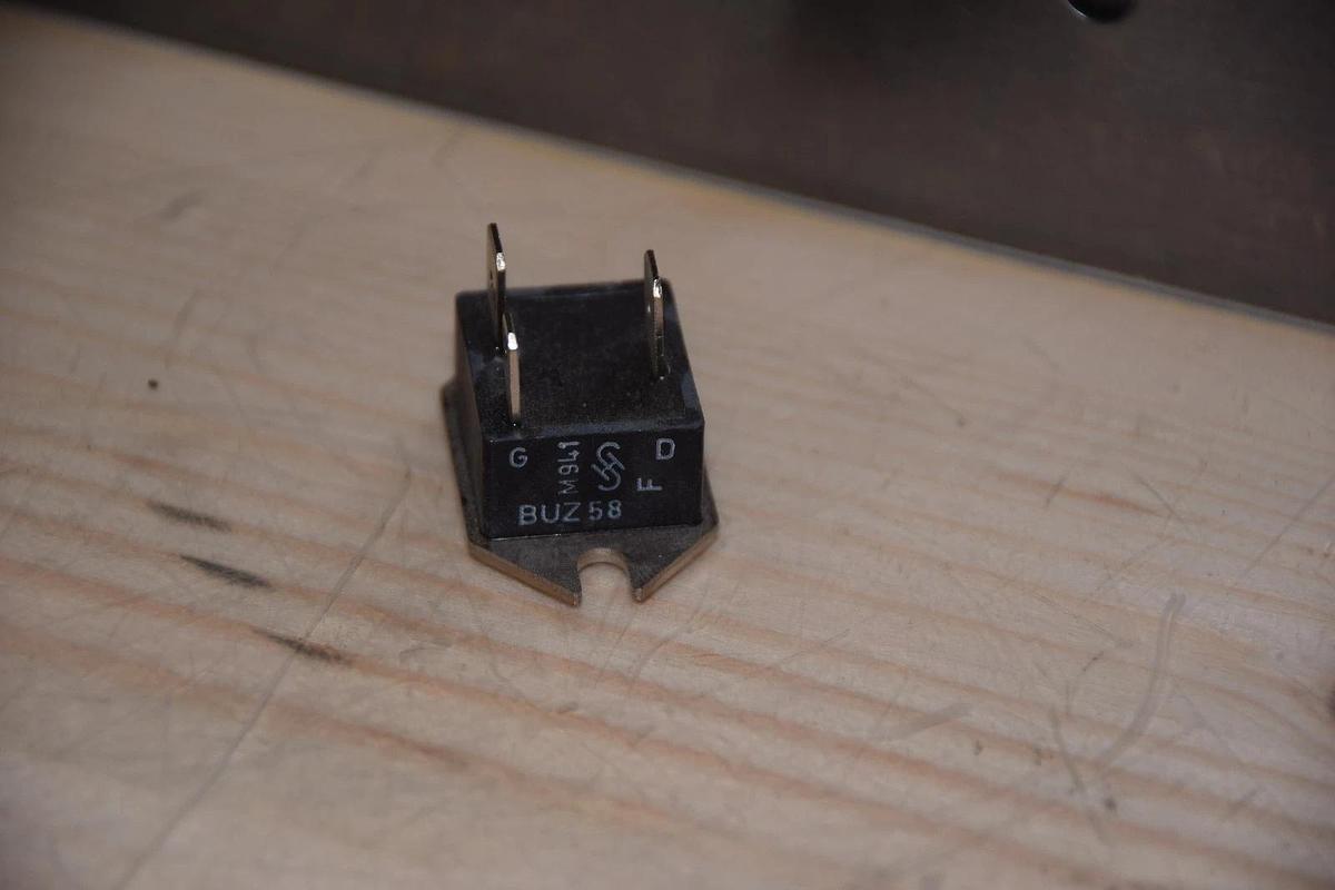 PHILIPS BUZ58 BUZ58A 1KV 3.6A TO 238AA NCHANNEL TRIAC NEW