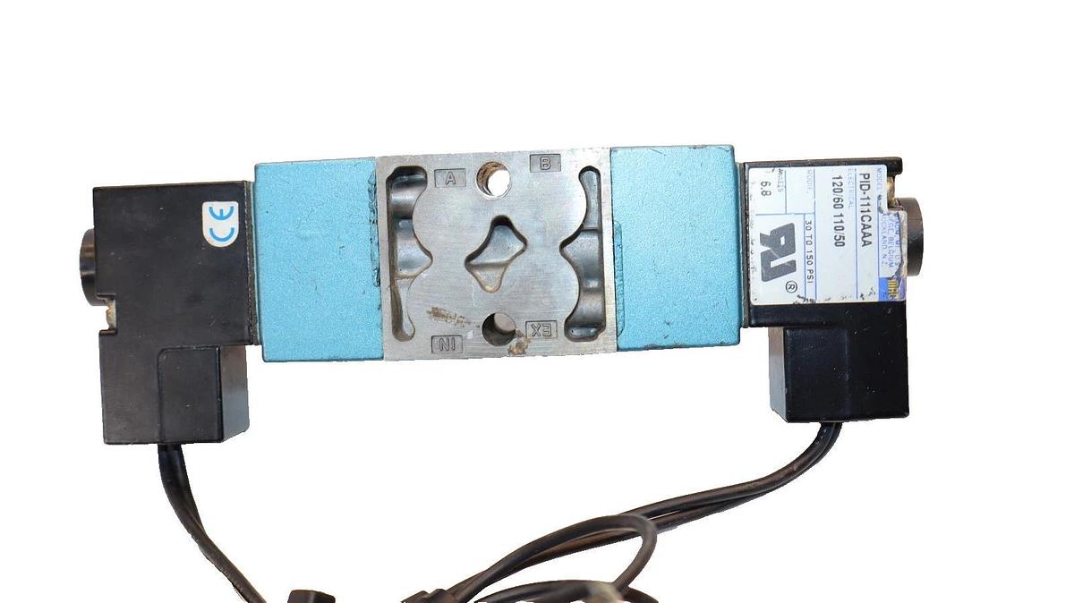 Mac Valves 722C-12-PI-111CA 4-Way Solenoid Valve With PID-111CAAA Valves (New)