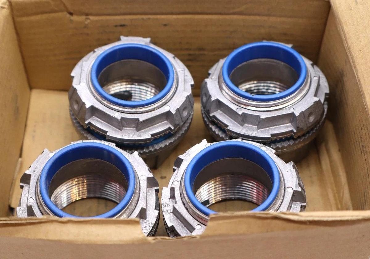 (4) T&B Thomas & Betts FITTINGS H125A 1-1/4" 1.25" Aluminum Conduit Hub NEW
