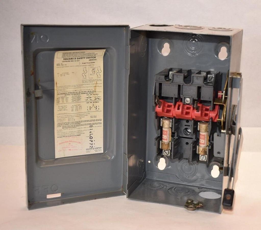 Used SQUARE D Safety Switch H-221 H221 30Amp 30 Amp A Ser D2 240V