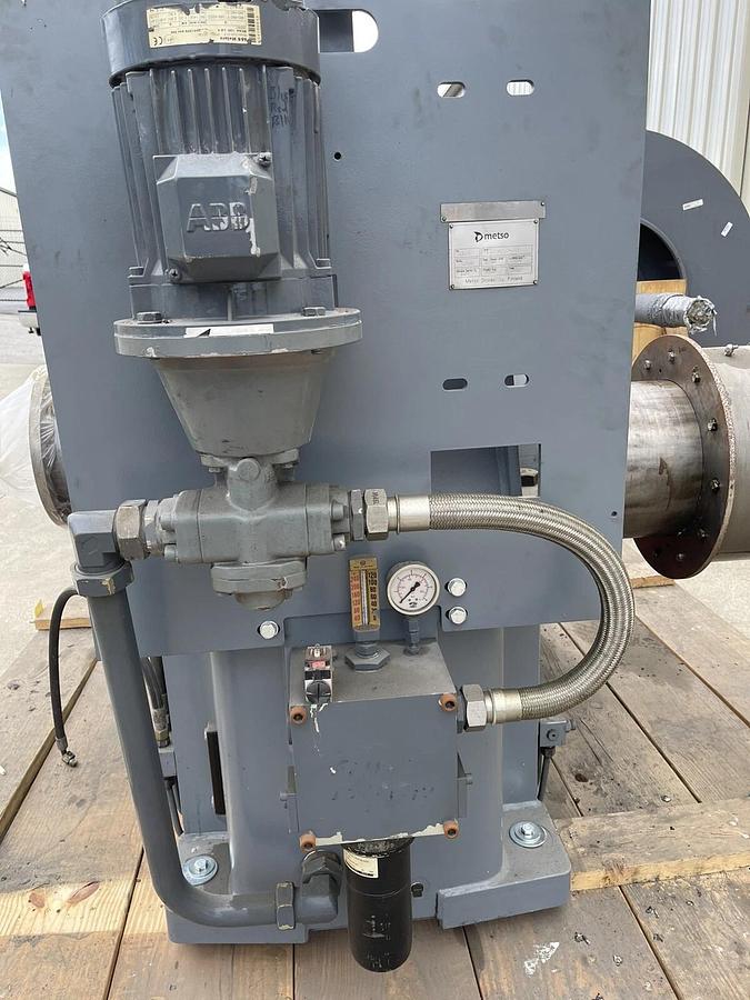 Refurbished Metso Drives helical gearbox 50026 CHG148M2.0-DBT ratio 3.586:1.9 1236 kW