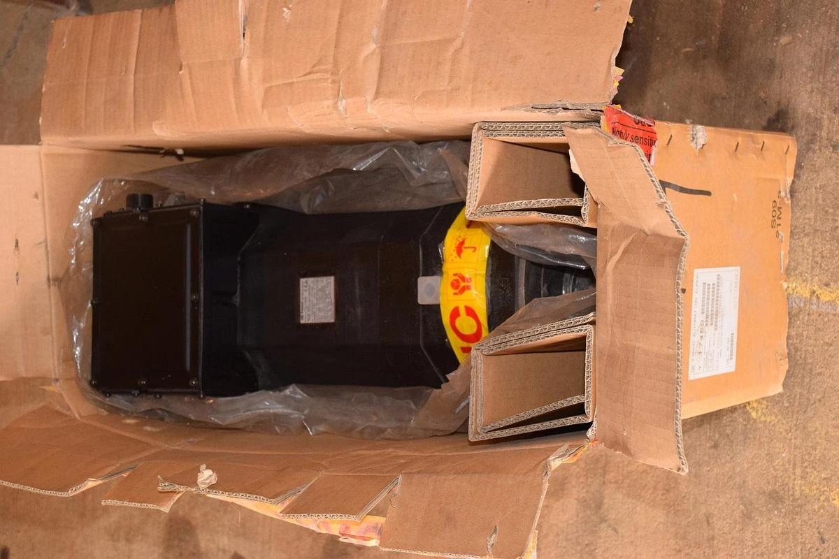 NEW FANUC AC Servo Motor A06B-0333-B275  A06B-0333-B275#7000 A150/2000 12kW 164v