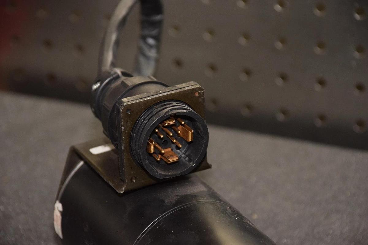 Used PACIFIC SCIENTIFIC R37SMNNA-RZ-NS-NV-02 8.7A 1.9 Ohms BRUSHLESS SERVO MOTOR