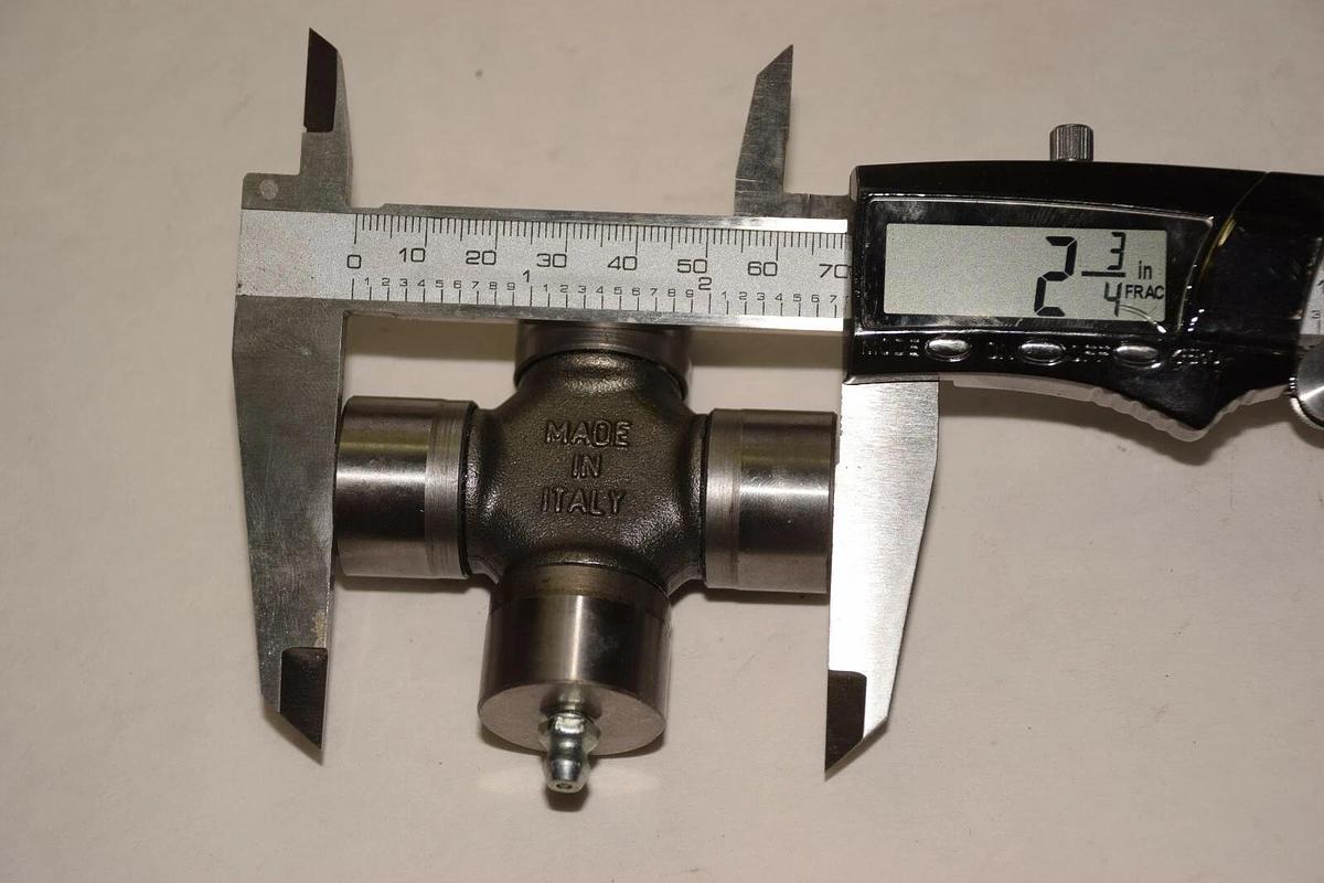 JOHNSON POWER 36932 1230CB-4PL1 4pt LUBE STYLE CROSS & BEARING NEW