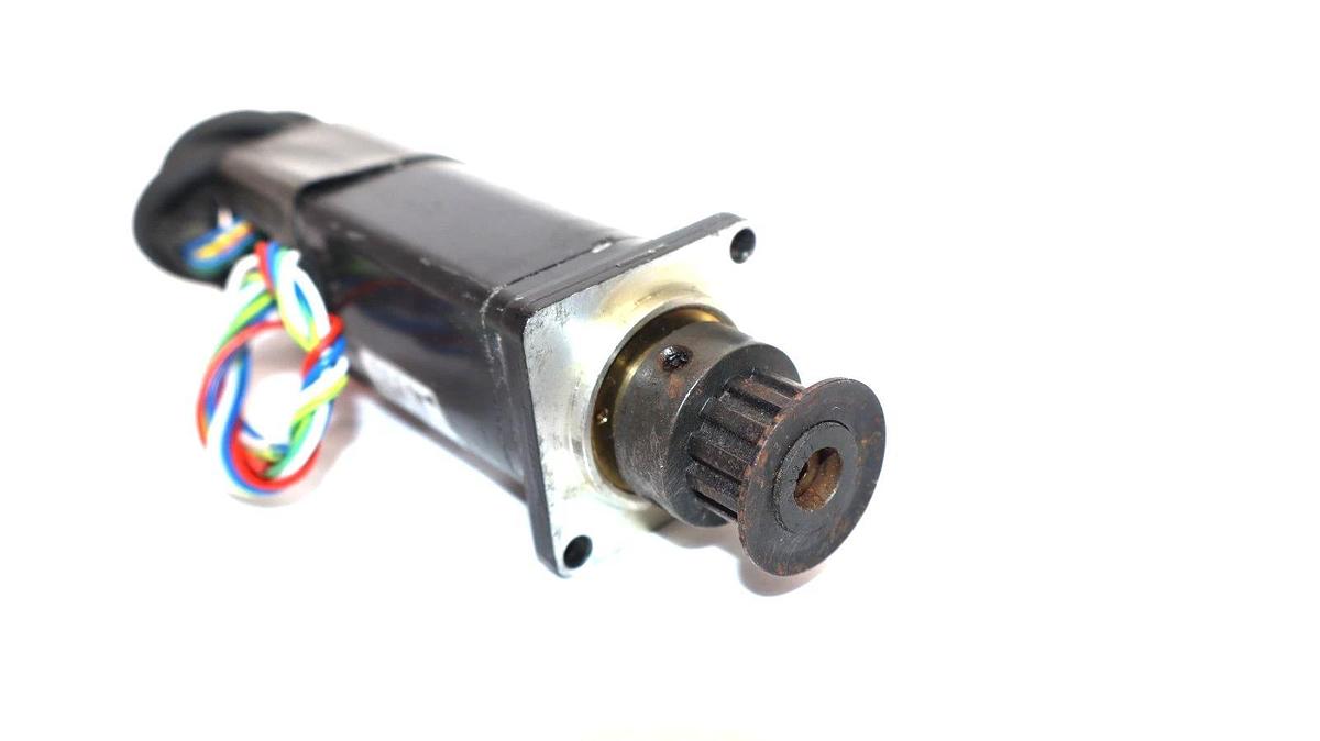 Yaskawa Electric AC Servo Motor SGM-01A312 100W 200V 0.87A SGM01A312 (Refurb)