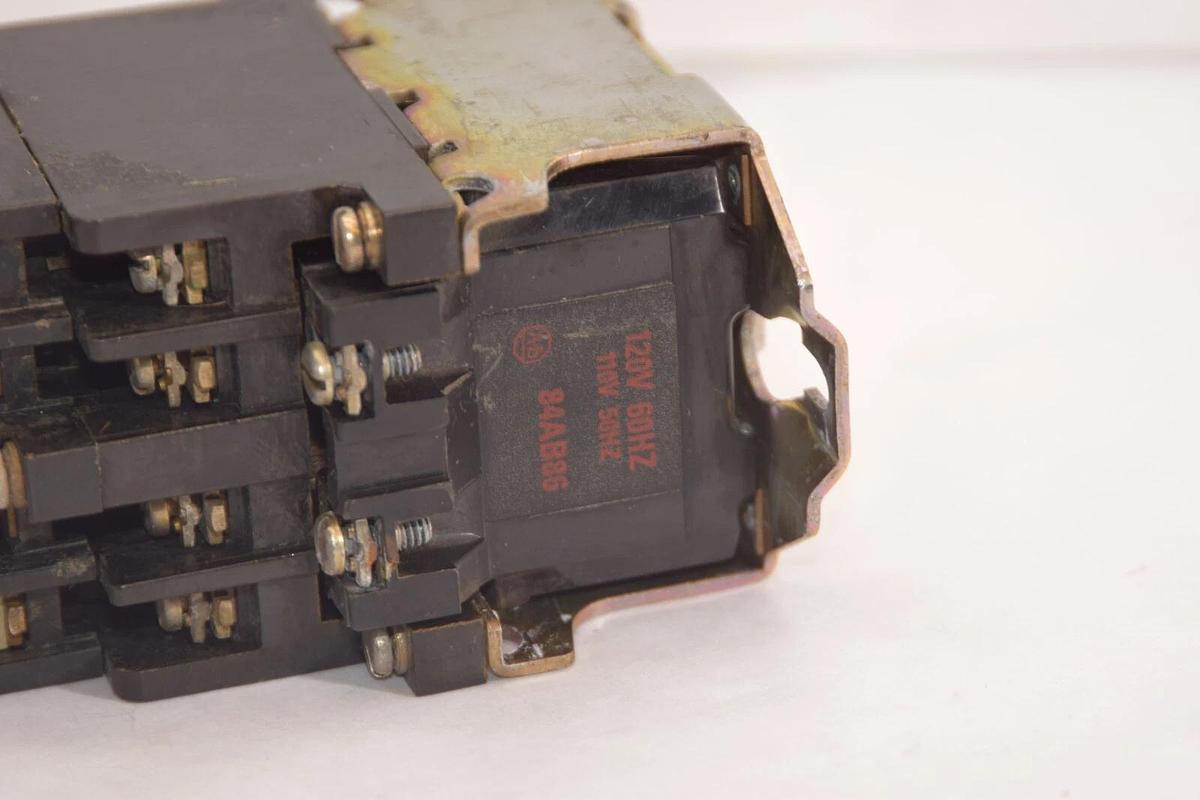 Used ALLEN BRADLEY 700-N400A1 Series C Type N 120V Control Relay W/ 700-NA20 Fnt Deck