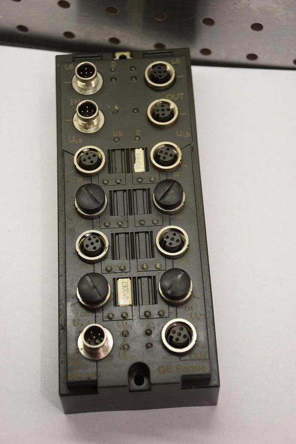 Used GE FANUC  IC677DBM442-AA  4 PTS. IN / 4 PTS. OUT, 24VDC  (DIO 4/4)