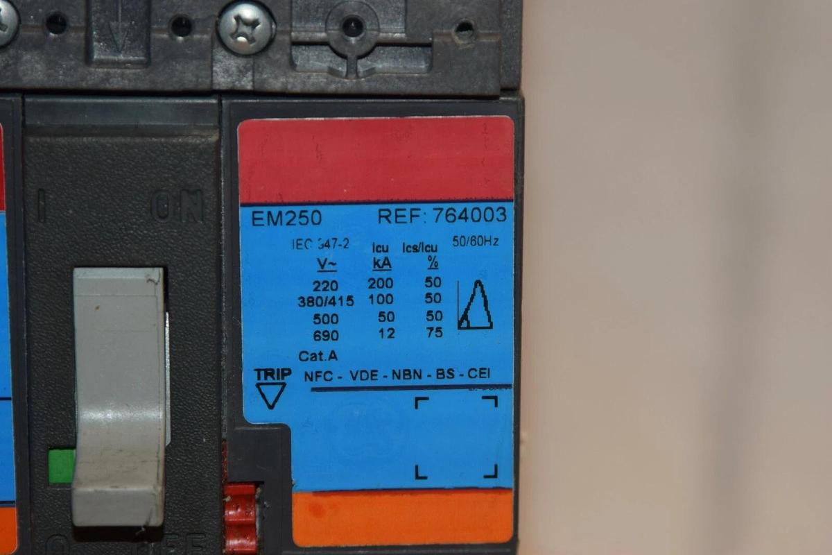 Used General Electric Spectra EM250 Circuit Breaker w Remote Switch EM 250 Amp A 250A