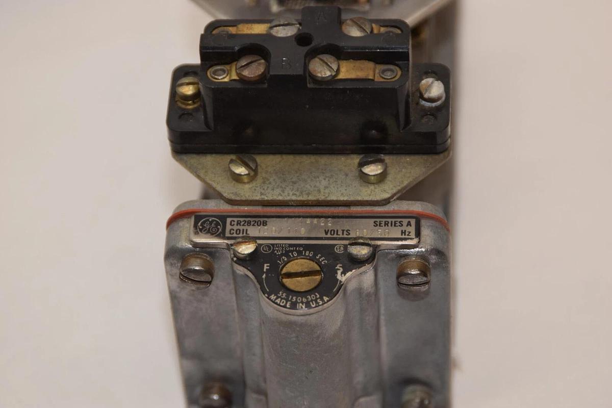 Used GE GENERAL ELECTRIC CR2820B 111AA22 Series A 120/110V Time Delay Relay