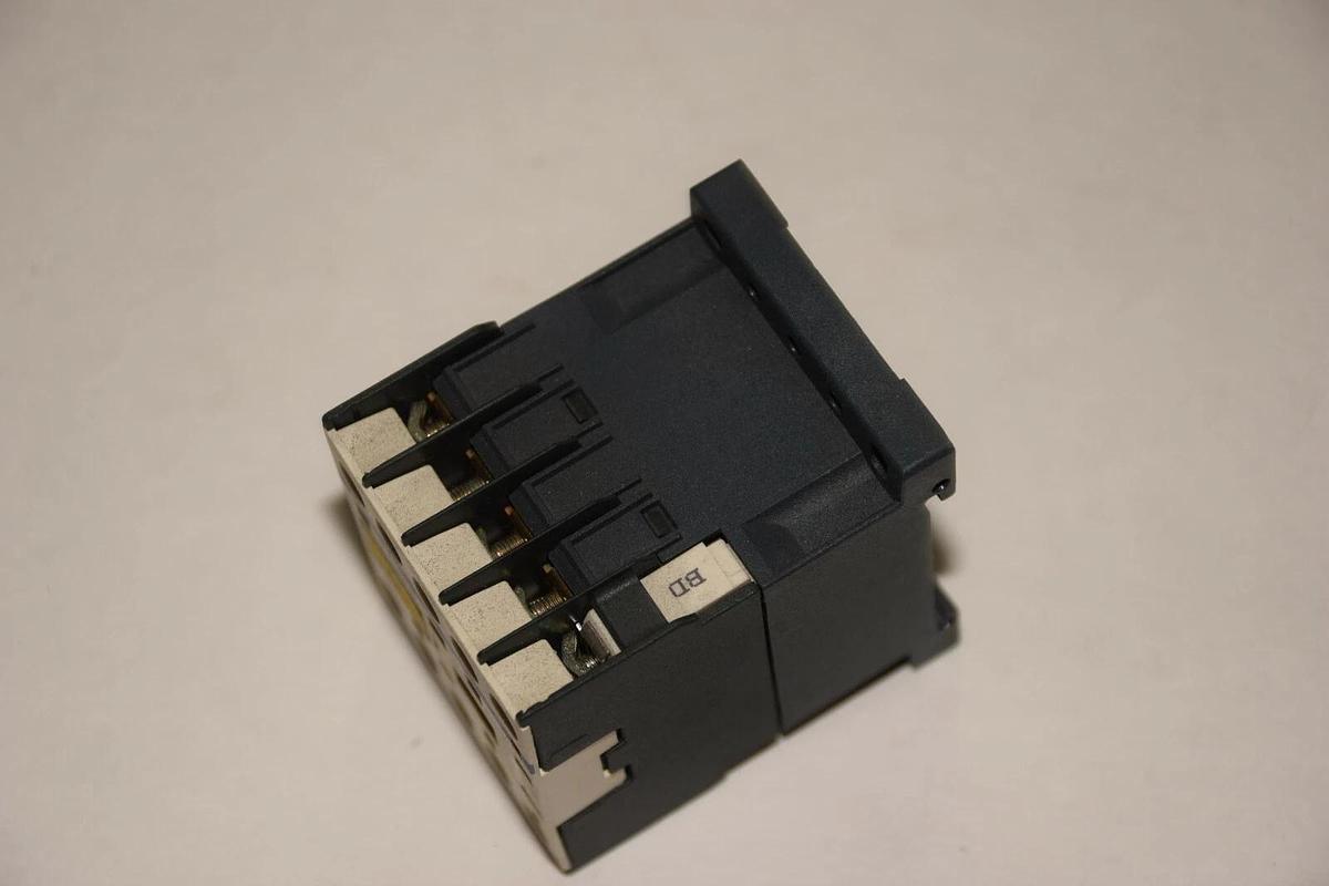 Used SQUARE D TELEMECANIQUE Contactor CA3KN40BD3 10A 690V 8kV