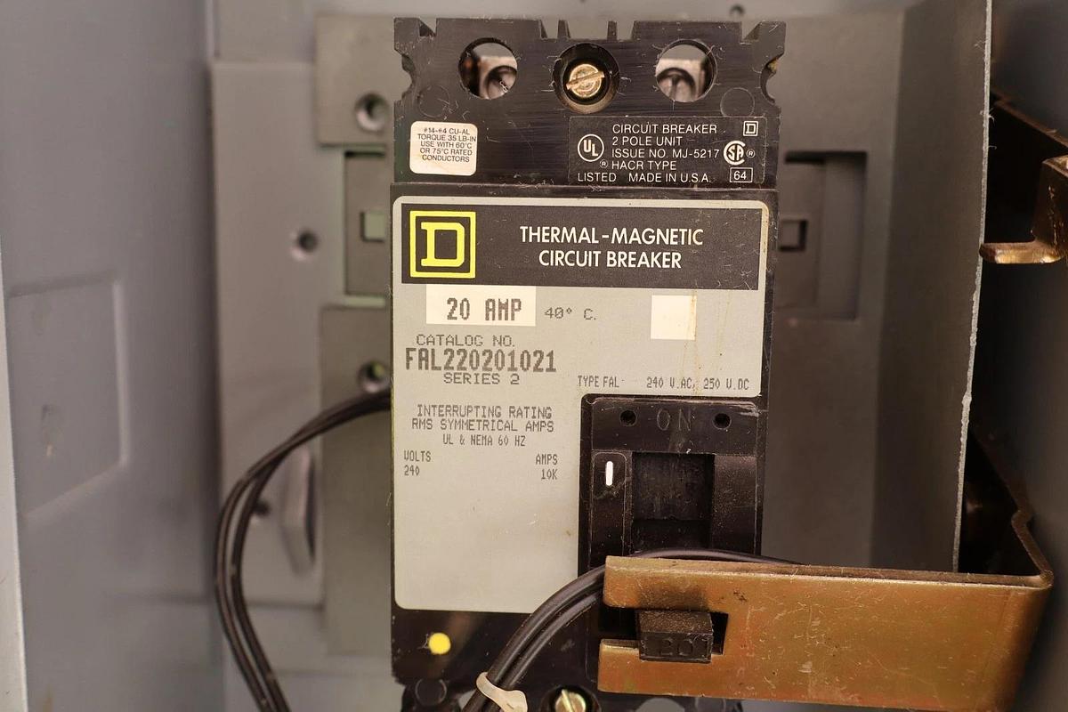Square D Enclosed Breaker disconect FA-100-AWK 100A w/ 20A Breaker FAL220201021