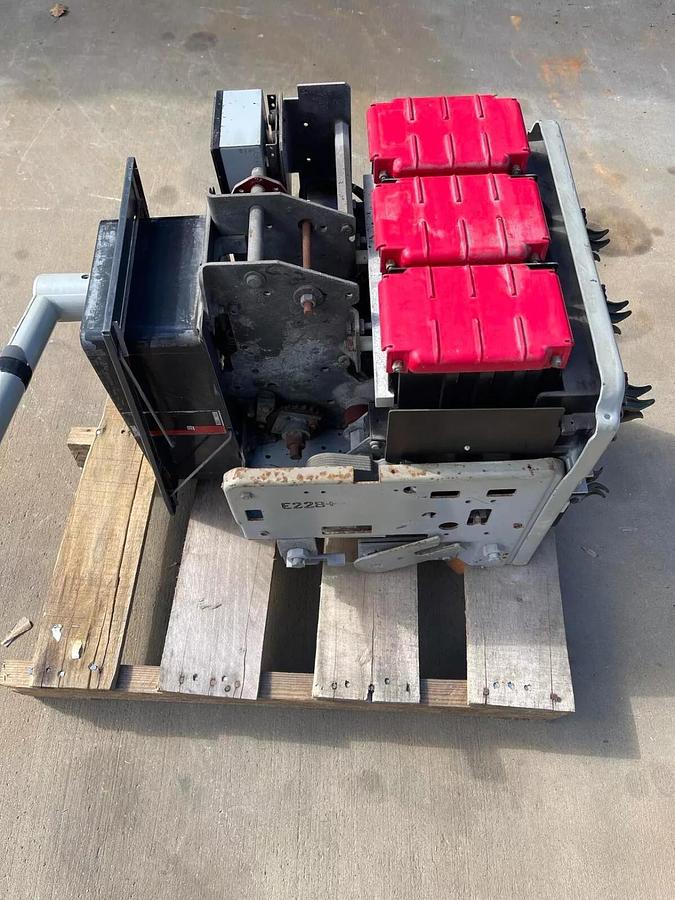 Used General Electric GE Low Voltage Power Circuit Breaker AKR-6D-30H 800A TA9VT20SA1