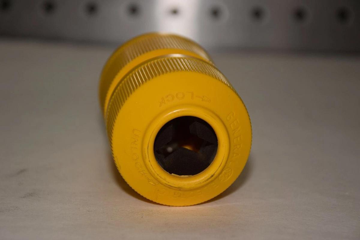 GE GENERAL ELECTRIC 10P 20A 125/250V LOCKING PLUG NEW