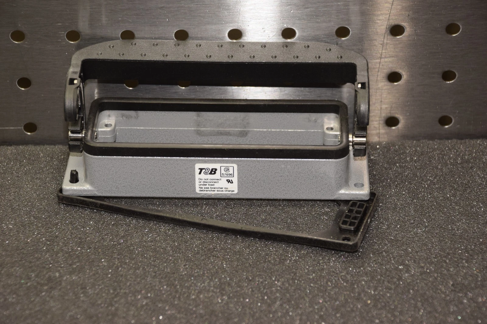 T&B 57696 PANEL MOUNT BASE NEW