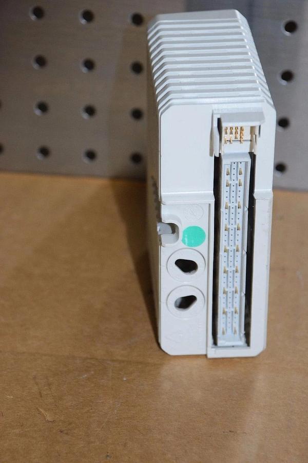 Used ABB BAILEY CONTROLS INPUT MODULE DIGITAL 8ch 230V ac/dc DI821 D1821