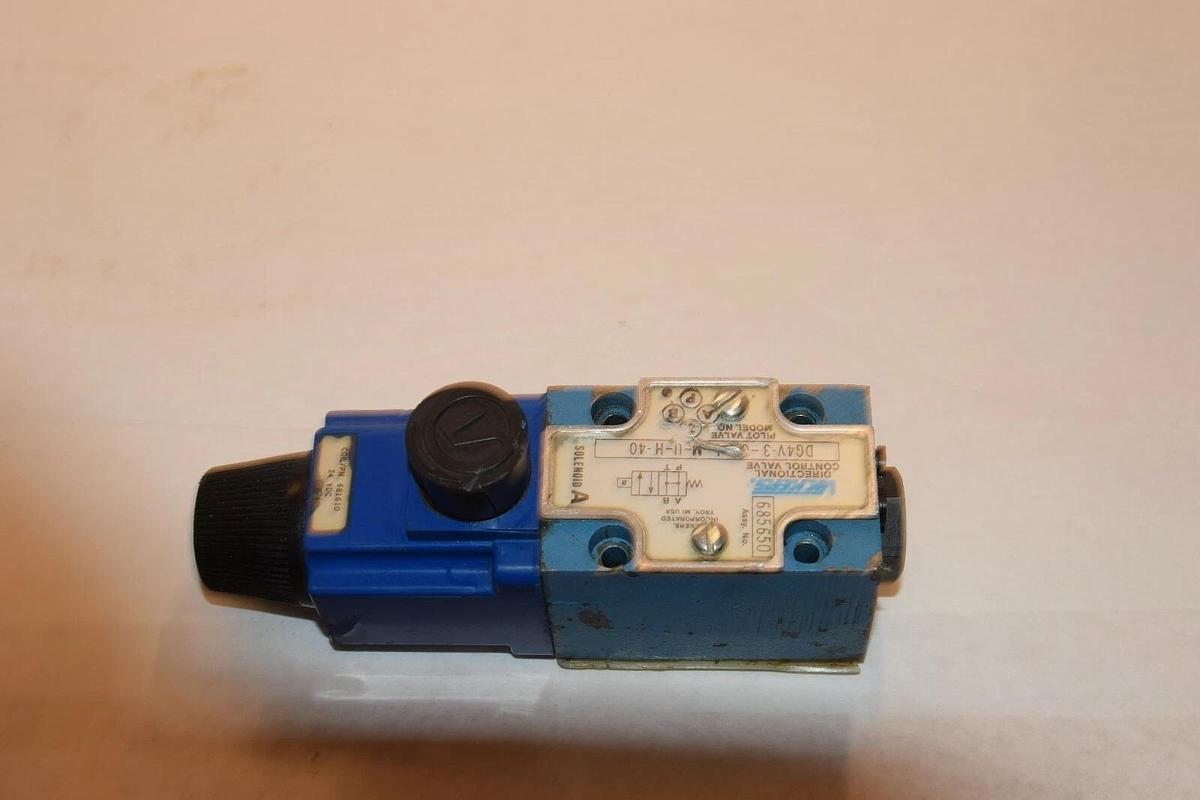 (Nos) Vickers Directional Control Valve DG4V-3-0B-L-M-U-H-40  24VDC Coil