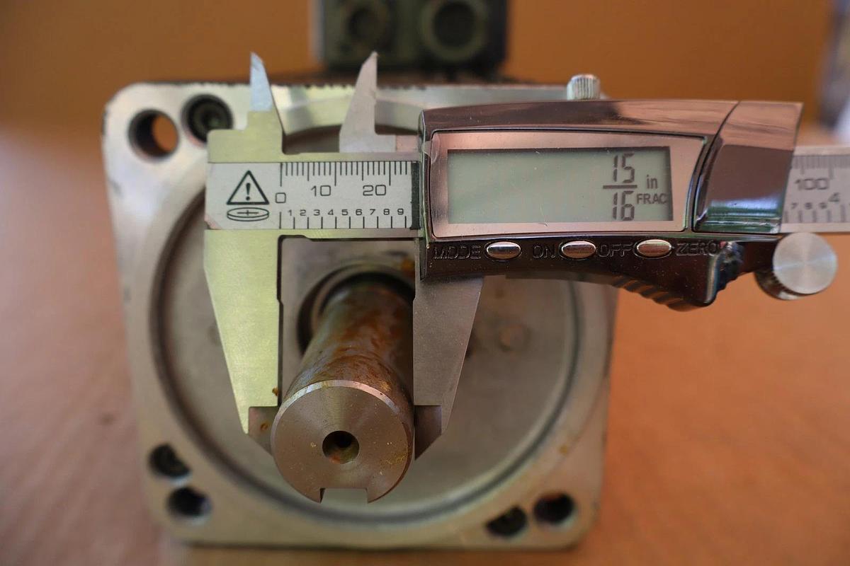 KOLLMORGEN Servo Motor Goldline XT B-404-A-23 B404A23 230v 1500rpm (NEW)