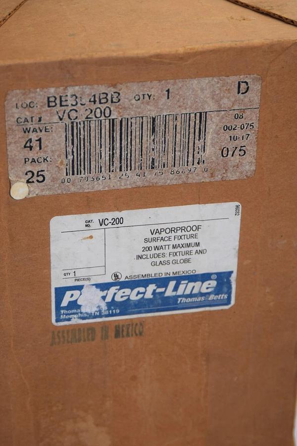 (NEW) THOMAS & BETTS VC-200 Vapor Proof 200W Fixture & Glass Globe Fixture