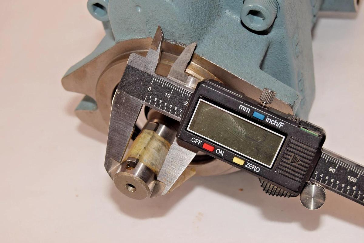 Nachi Piston Pump PVS-1B-16P3-E13 25030 PVS1B16P3E13 (NOS)