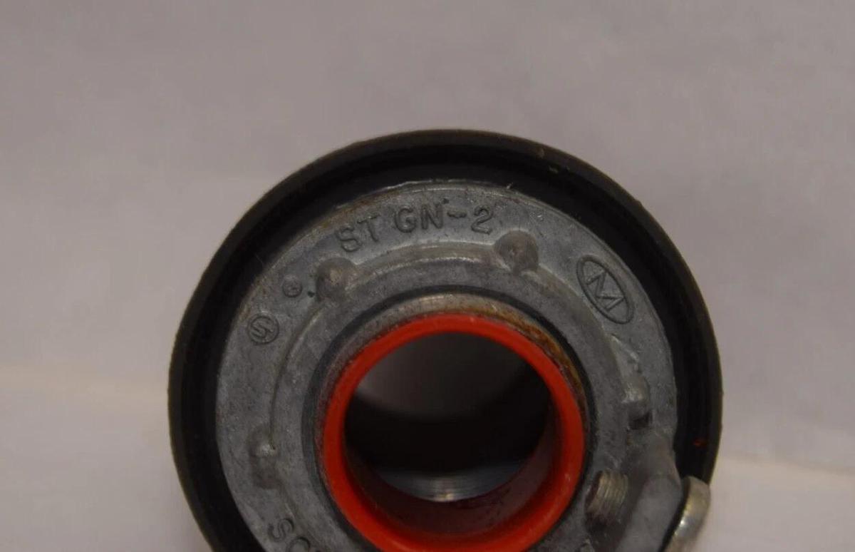 MYERS STGN-2 Scru-Tite 1/2" .5" PVC Conduit Knockout Hub Fitting Connector NEW