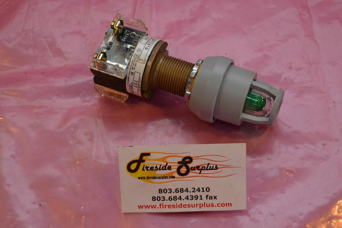 ALLEN BRADLEY PILOT LIGHT 800H-QPT24G 800H QPT24 800HQPT24G GREEN SER. C  NEW