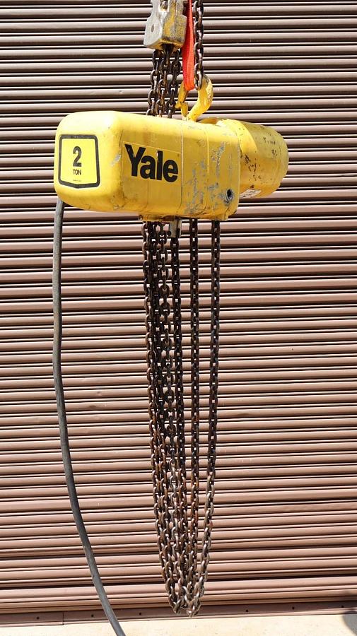 Used Yale 2 Ton Chain Hoist 4000lb 2010H083 C6T17NZ3D 460/380v 3ph 24" Chain